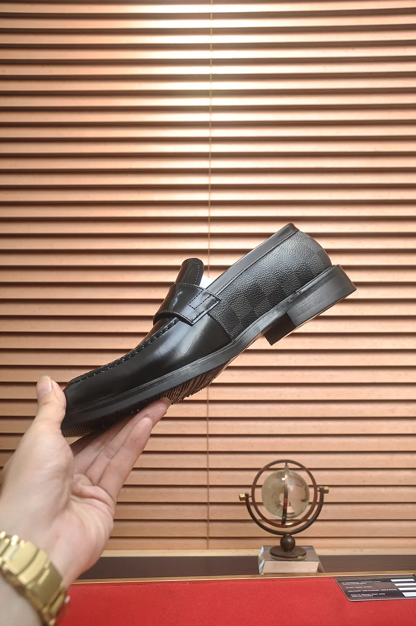 Men's men's shoes 💰460💶 [LV] (original single cowhide lining) 🍀LV's latest genuine leather business suit shoes are launched simultaneously on the official website. The first-layer cowhide imported from Italy is made of heavy gold, 💥1:1 rubber outsole from the official website. Versatile to wear, high-end without losing class, and the color combination is extraordinary. This four-season style is alluring when worn on your feet, showing off your big-name flair. Standard code 38-45 (45 customized)